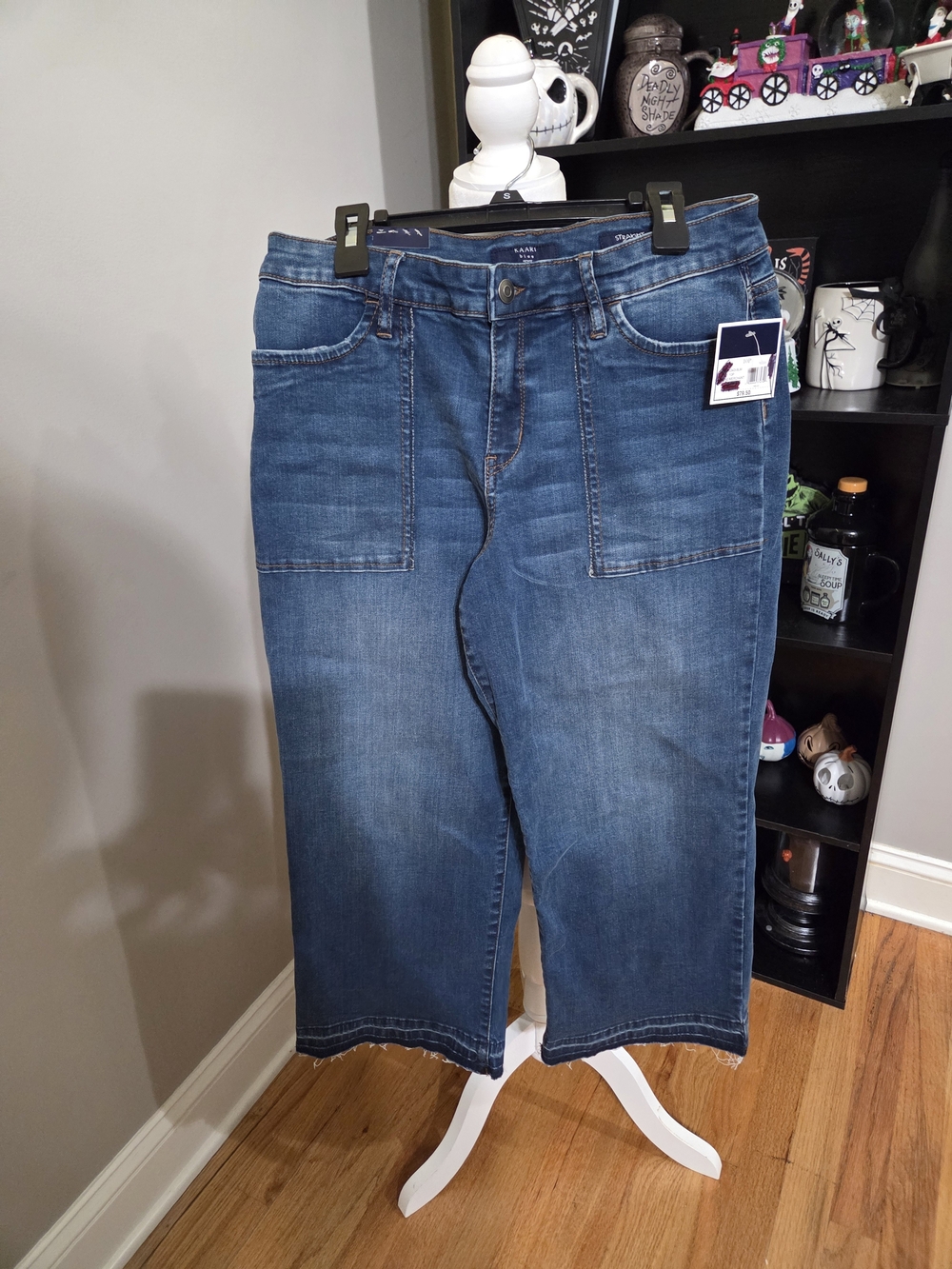 Kaari Blue Cropped Denim Pants in Medium Blue